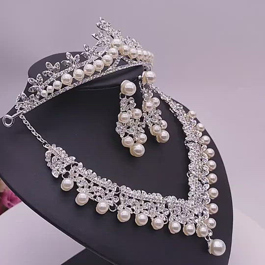 Royal Bride's Set Encrusted With Attractive Rhinestone And White Pearl For Women