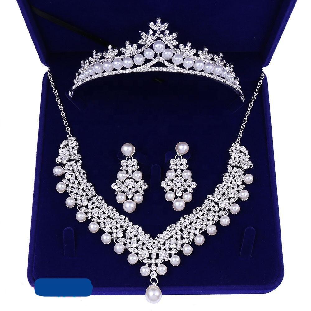 Royal Bride's Set Encrusted With Attractive Rhinestone And White Pearl For Women