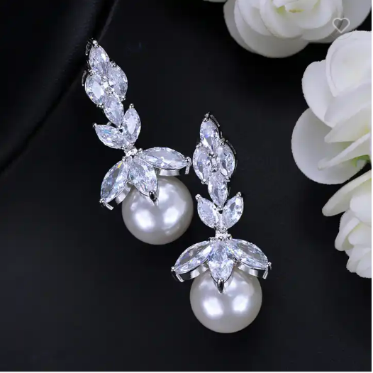 Royal Silver Plated Jewelry Set Encrusted With Attractive Zircon Stones And Pearl For Women, Brides, And Princesses