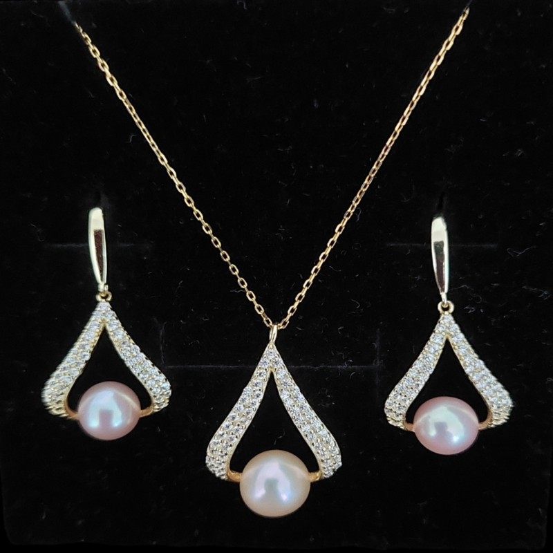 Trendy 925 Sterling Silver Jewelry Set Encrusted With Pearl And Shiny Zircon Stones